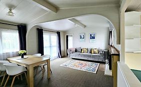 Cosy Lockwood In Town
